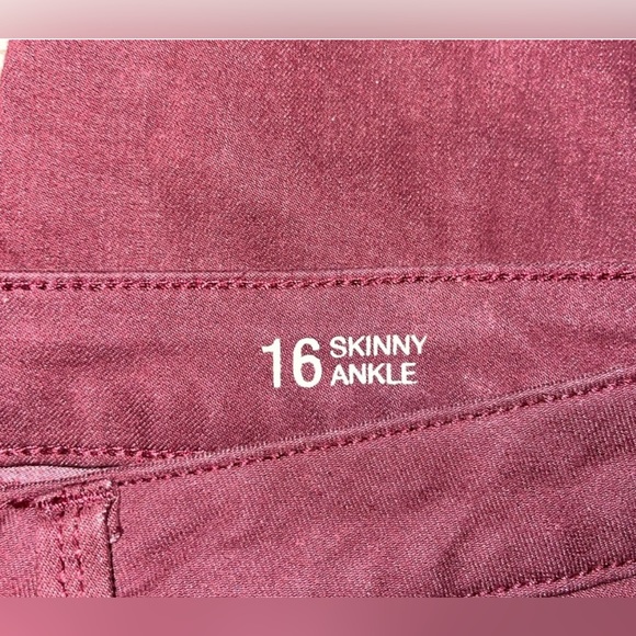 Women's EUC A.n.a Burgundy Skinny Jeggings Size 16 Ankle Length - Picture 3 of 4